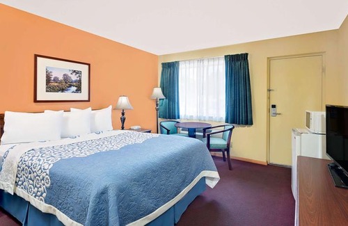 Waynesboro Hotel | Days Inn by Wyndham Waynesboro Waynesboro