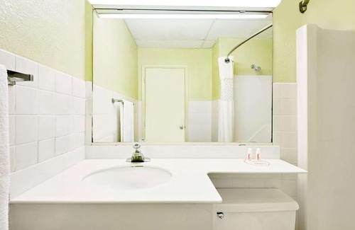 Waynesboro Hotel | Days Inn by Wyndham Waynesboro Waynesboro