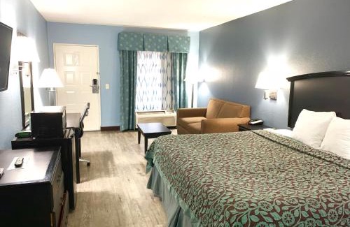 Weldon Hotel | Days Inn by Wyndham Weldon Roanoke Rapids