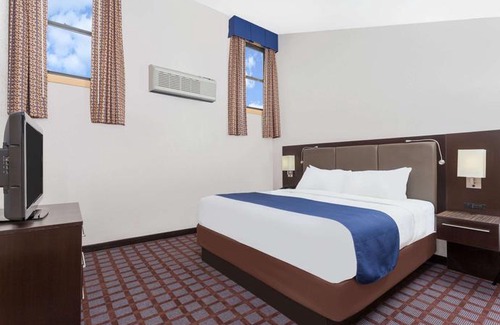 Woodbury Hotel | Days Inn by Wyndham Woodbury Long Island