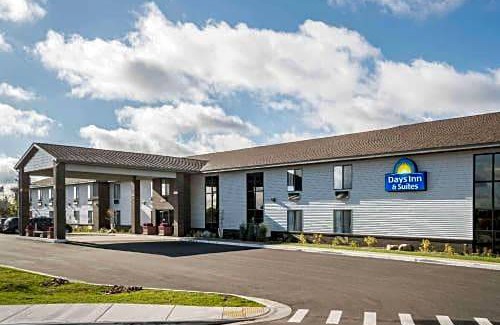 Rib Mountain Hotel | Days Inn & Suites by Wyndham Wausau