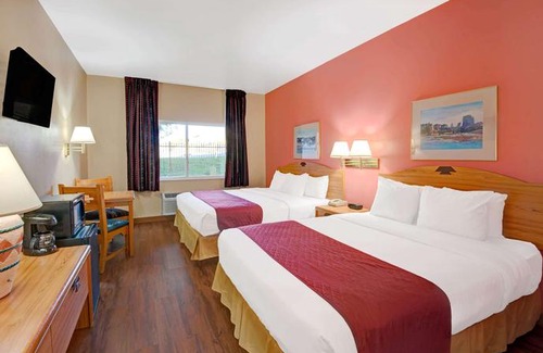 Victory Hills Hotel | Days Inn & Suites by Wyndham Airport Albuquerque