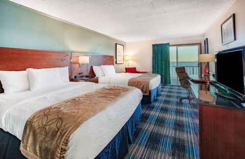 St Ignace Hotel | Days Inn & Suites by Wyndham St. Ignace Lakefront