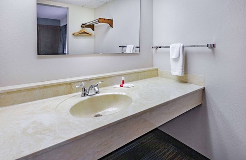 St Ignace Hotel | Days Inn & Suites by Wyndham St. Ignace Lakefront