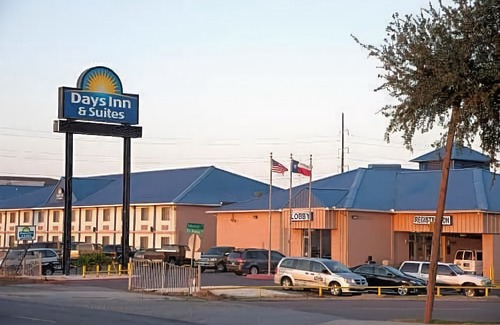 Bonanza Hotel | Days Inn & Suites by Wyndham Laredo