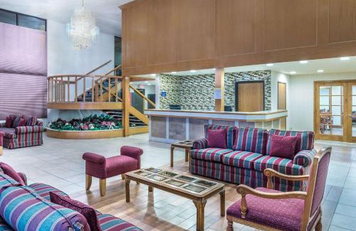 Logan Hotel | Days Inn & Suites by Wyndham Logan