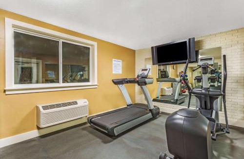 Logan Hotel | Days Inn & Suites by Wyndham Logan