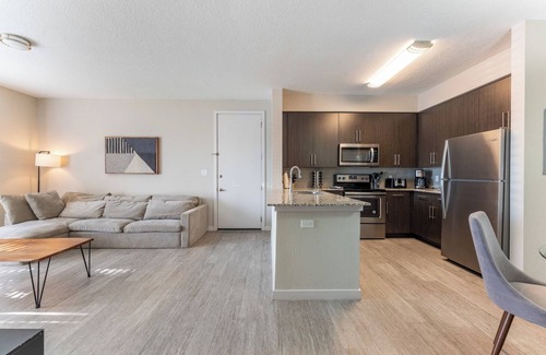 Daytona Beach Apartment | Daytona 2BR Getaway Parking Family and Pet-Friendly