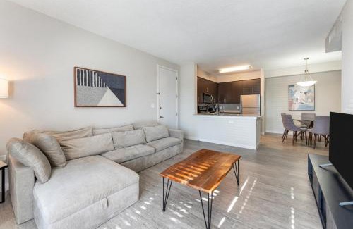 Daytona Beach Apartment | Daytona 2BR w Parking – Family Pet Friendly