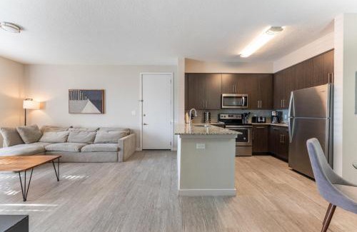 Daytona Beach Apartment | Daytona 2BR w Parking – Family Pet Friendly