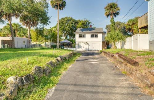Smith's Memento Apartment | Daytona Beach Studio Walk to Boardwalk and Pier!