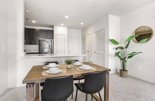 Arlington Apartment | DC Charm in Crystal Apartments