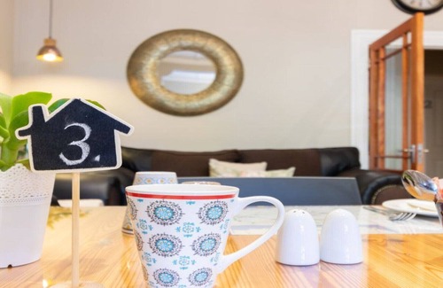 Oudtshoorn House | De Akker Guest-house - Self-catering Unit 7