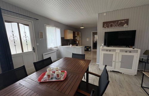 Le Theil Cottage | De Fontariol Cottage with pool and Wi-Fi in Le Theil for 6 guests