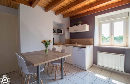 Saint-Sauves-d'Auvergne House | de L'ancienne Ecole - ST Sauves D Auvergne