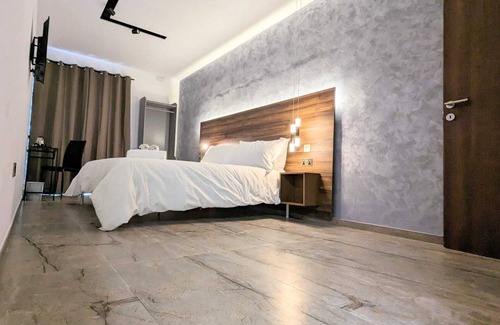 Tal-Ghoqod Hotel | De la Croix