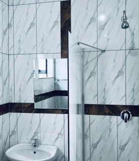 Tonga Bed & Breakfast | De Mose Family Lodge