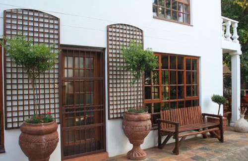 Bloemfontein House | De Stallen Guest Villas and Golf Course