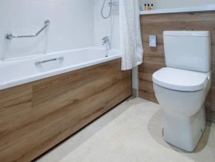 South Cerney Apartment | De Vere Cotswold Water Park Apartments