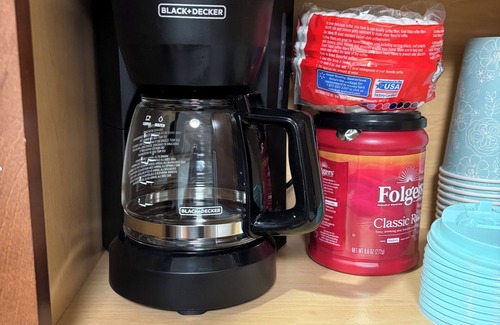 Abingdon House | Dean's Cozy Cottage, in the outskirts of Abingdon, Big deck and rocking chairs.