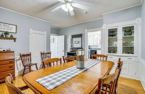 Rosston House | Decatur Farmhouse Getaway w/Deck & Backyard