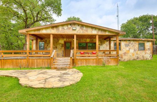 Pottsboro House | Deck and Fire Pit Unique Pottsboro Haven