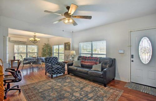 Westminster House | Deck, Grill and Yard Pet-Friendly Van Alstyne Gem!