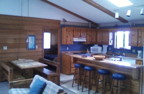 Salvo Cottage | DECK OCEAN VIEWS; HOT TUB, GREAT RATES ! n