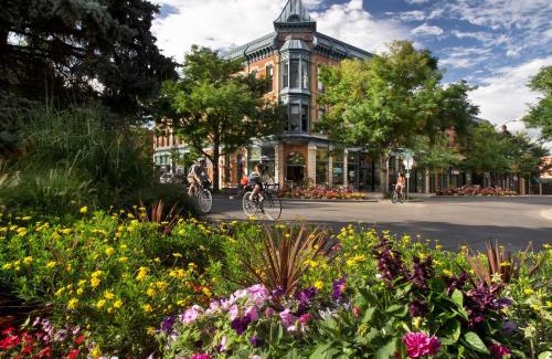 Old Town North House | Decked Out Sunset Views, Fire Pit & Fenced Yard