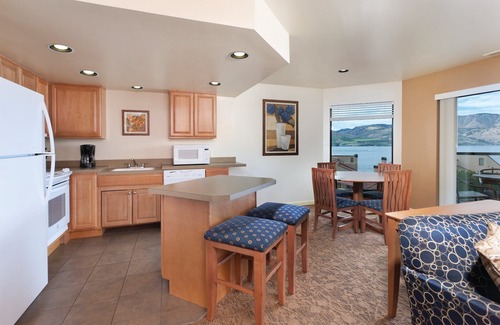 Chelan Resort | Deep, clear, mountain lake sparkling in the sun!