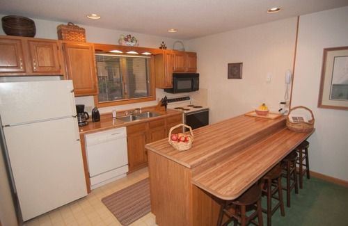 Davis Condo | Deerfield Village 135
