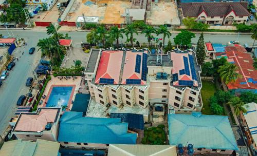 Oshodi-Isolo Hotel | Dees Hotels Apartments And Suites