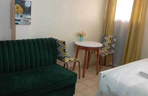 Western Province Bed & Breakfast | Dees suites