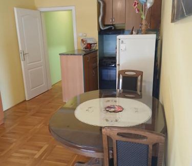 Grbavica Apartment | DEJANA NS - Stan na dan - FREE Street Parking