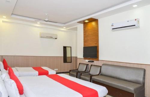Delhi Cantonment Hotel | Del Fox Holidays New Delhi Connaught Palace 4 Minuit and 7 Minuit VFS Sivaji Stadium Metro Station