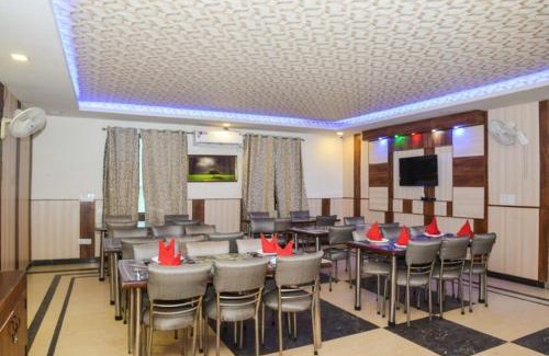 Delhi Cantonment Hotel | Del Fox Holidays New Delhi Connaught Palace 4 Minuit and 7 Minuit VFS Sivaji Stadium Metro Station