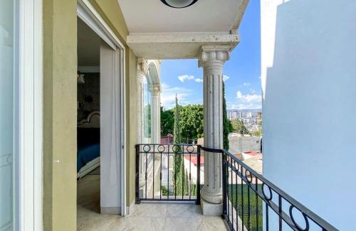 Leon Apartment | Del Moral Apartments