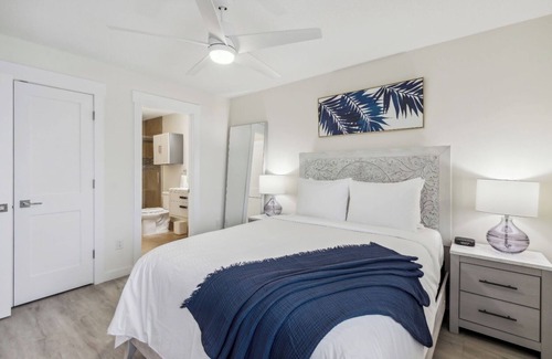 Atlantic Beach Hotel | Delight in Ocean Views from Quaint Room in Beautiful Neptune Beach with Pool