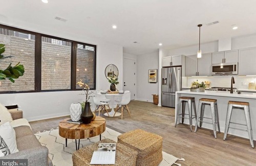 Columbia Heights Apartment | Delight of Columbia Heights 2 BEDRM 2BATH