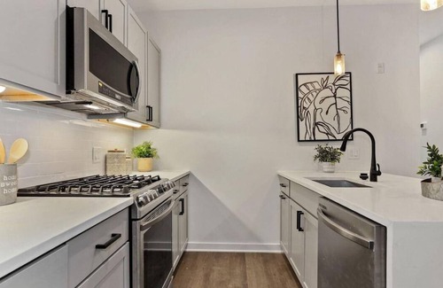 Columbia Heights Apartment | Delight of Columbia Heights 2 BEDRM 2BATH