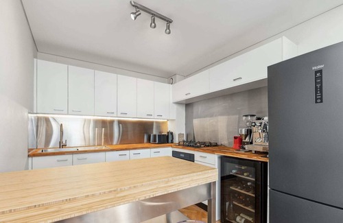 McMahons Point Apartment | Delightful 1BR cozy retreat for 2 guests in prime location of NSW!