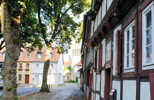 Quedlinburg House | Delightful 2-bedroom flat in listed property built 1680 with WiFi in Quedlinburg