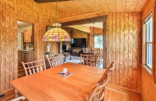Windham Ski Chalet | Delightful 3-bedroom chalet with WiFi in Windham