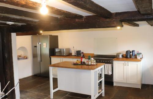 Edenbridge House | Delightful 4BD Home full of Flair Edenbridge Kent