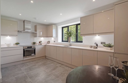 Oxted House | Delightful and uniquely converted barn in Lingfield - pet friendly