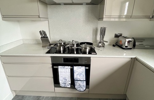 Oxted House | Delightful and uniquely converted barn in Lingfield - pet friendly