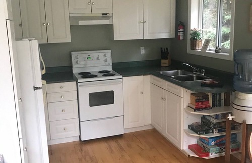 Pender Island Cottage | Delightful Country Cottage with Ocean Outlook