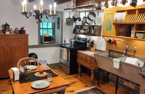 Calvin Cabin | Delightful Historic Cabin. All modern amenities, yet a step back in time.