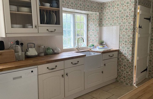 Littlebredy Cottage | Delightful light and spacious character stone cottage near the Jurassic coast