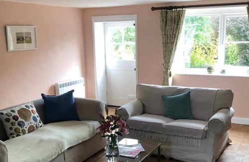 Littlebredy Cottage | Delightful light and spacious character stone cottage near the Jurassic coast